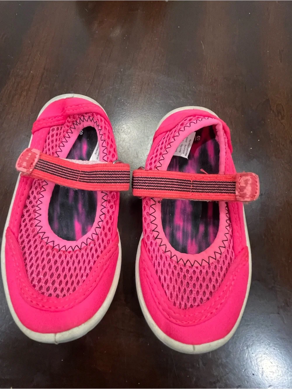 Girl's Casual Beach Shoes Color Pink Closure Hook & Loop Round Toe Shape 5/6.